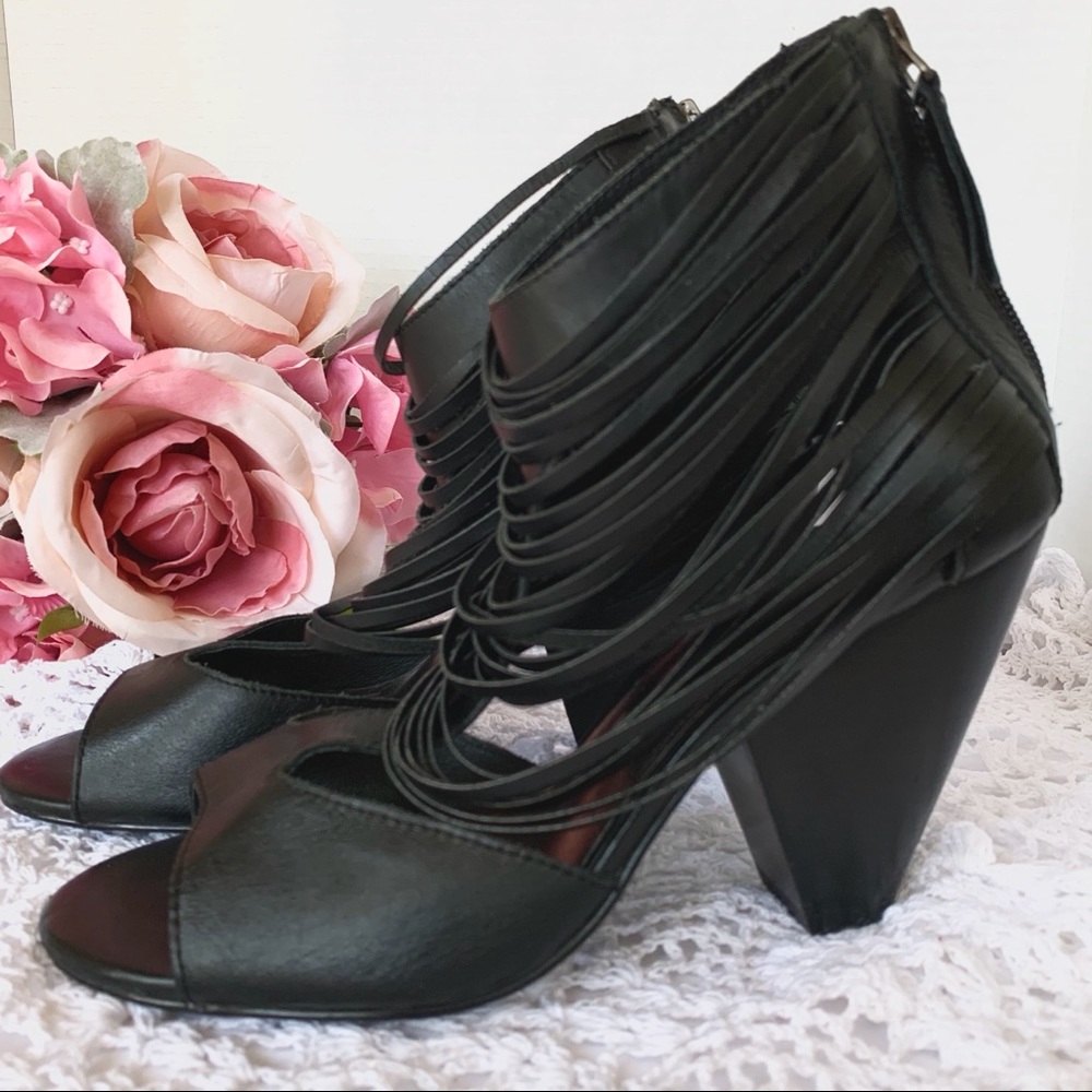 MATISSE SKYLINE SADDLE BLACK LEATHER OPEN TOE  BOOTIE SANDALS
